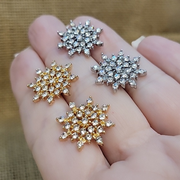 🔥LAST PAIR🔥 GORGEOUS SNOWFLAKE SPARKLE EARRINGS, Choice of Color - Picture 5 of 6
